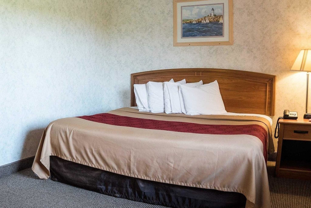 econo lodge inn and suites canandaigua