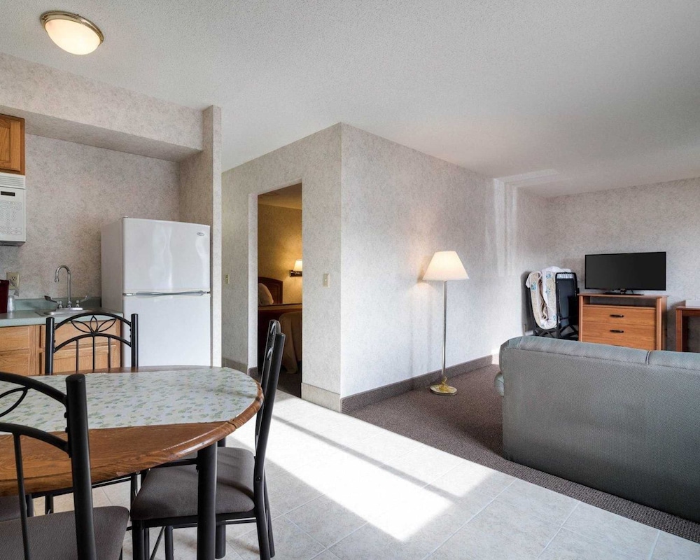 econo lodge inn and suites canandaigua