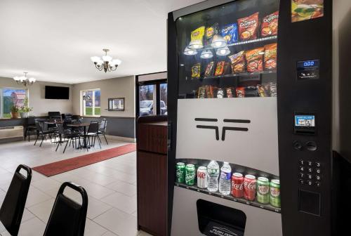 econo lodge inn and suites canandaigua