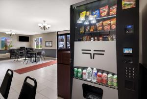 econo lodge inn and suites canandaigua
