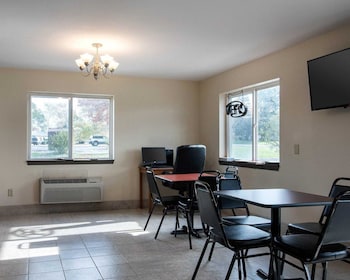 Econo Lodge Inn & Suites Canandaigua,Hopewell>>Canandaigua,2 star