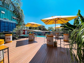 tetris container hostel