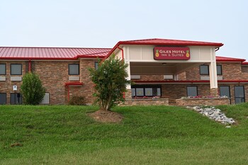 giles hotel inn and suites