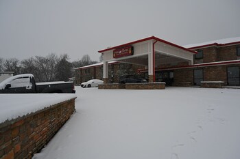giles hotel inn and suites
