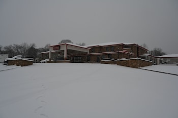 giles hotel inn and suites