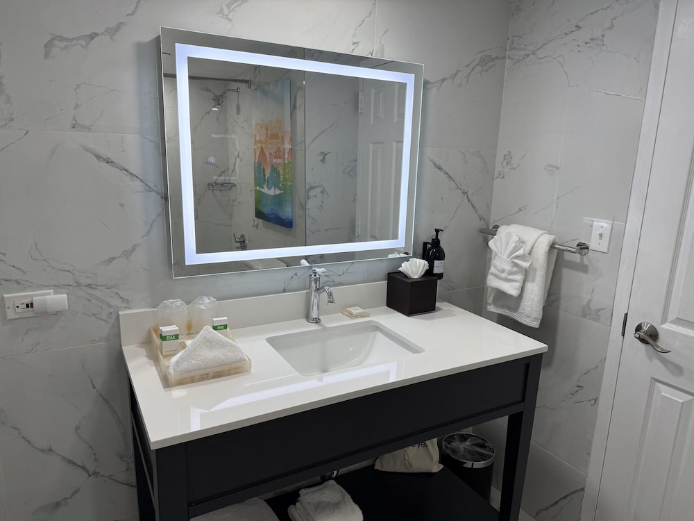 the roslyn tapestry collection by hilton