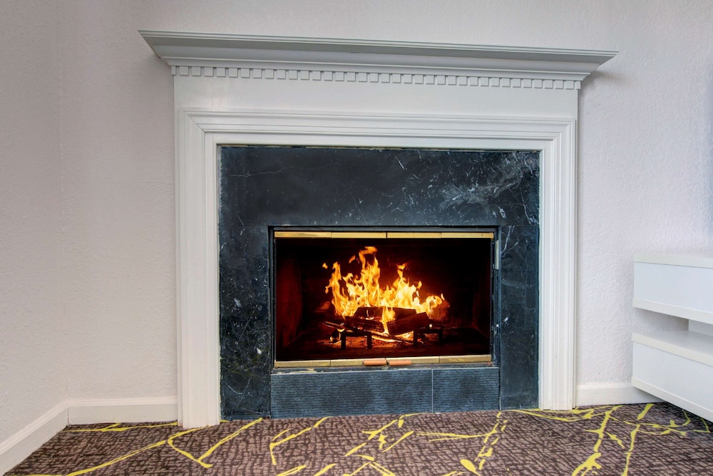 the roslyn tapestry collection by hilton