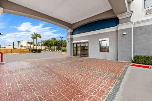 econo lodge inn and suites beaumont