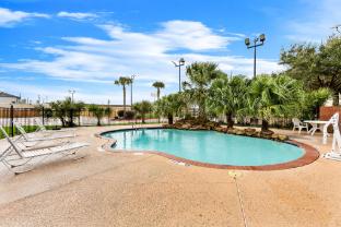 econo lodge inn and suites beaumont