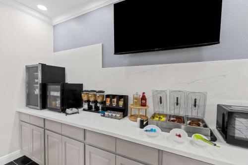 econo lodge inn and suites beaumont