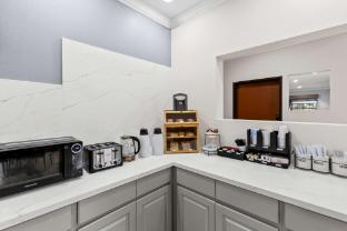 econo lodge inn and suites beaumont