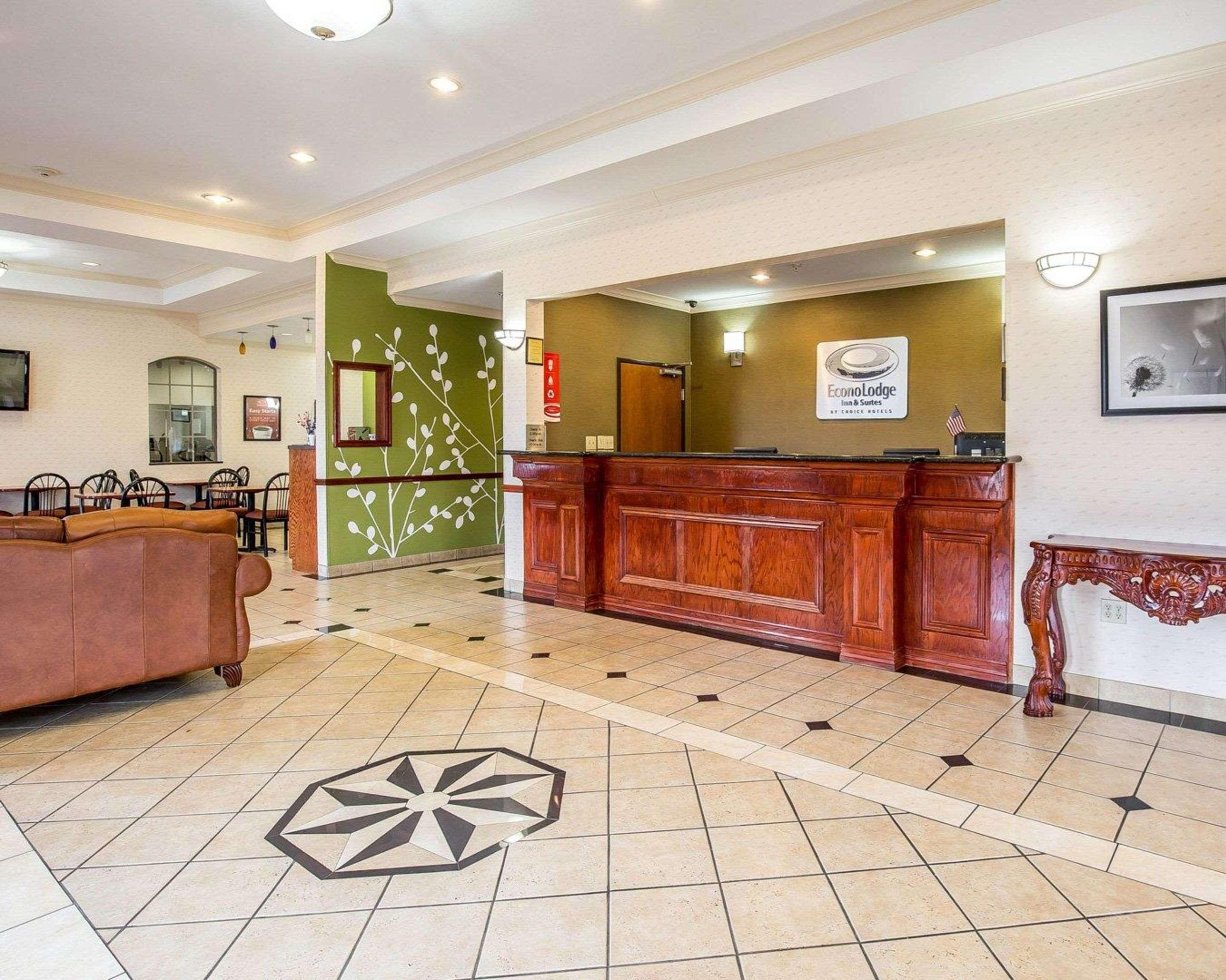 econo lodge inn and suites beaumont