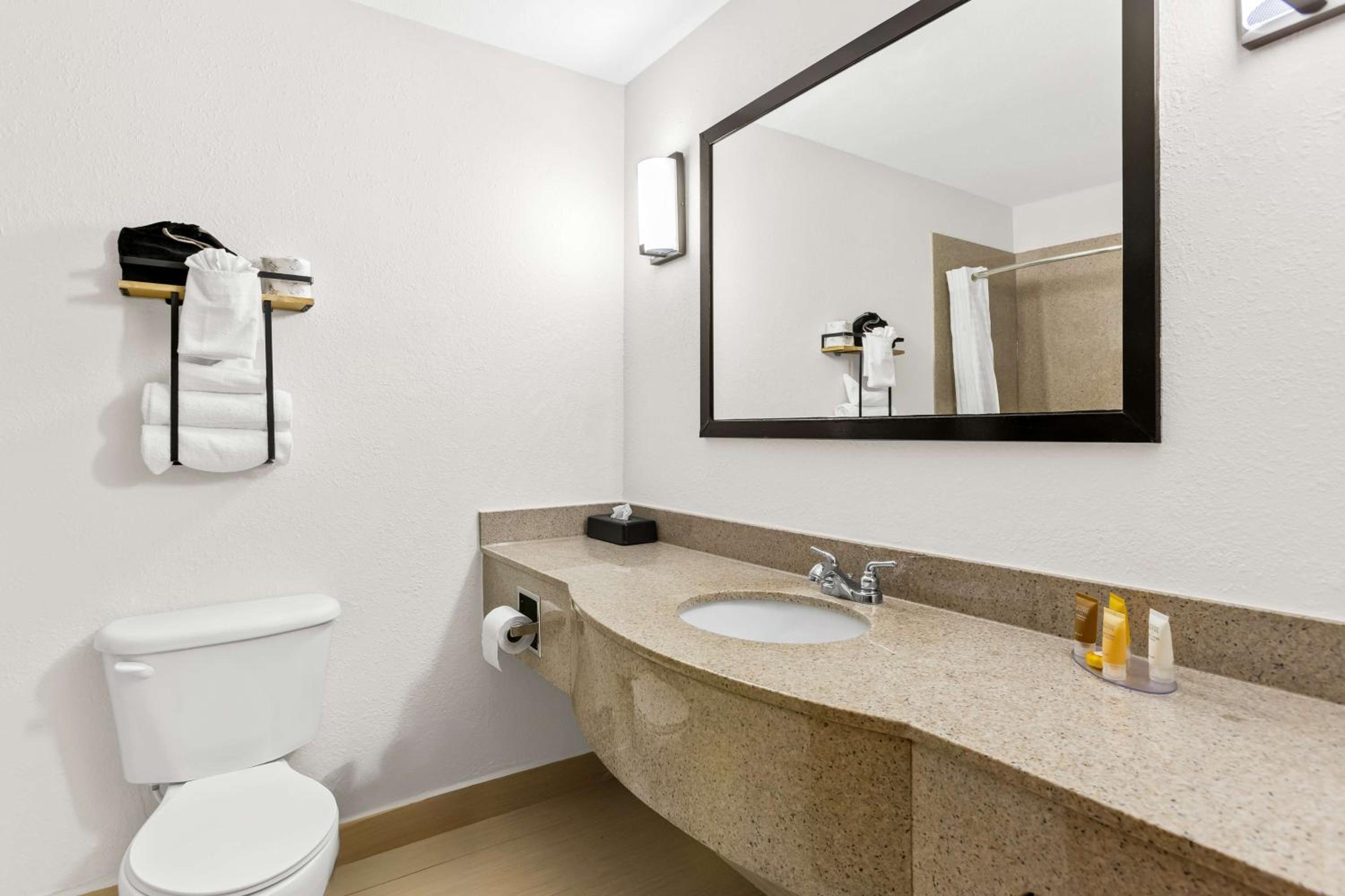 econo lodge inn and suites beaumont