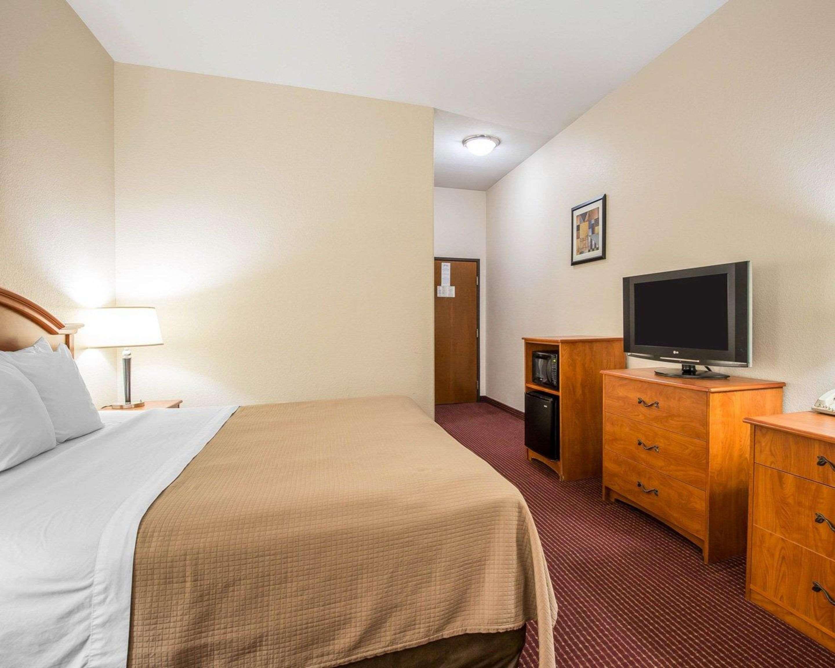 econo lodge inn and suites beaumont