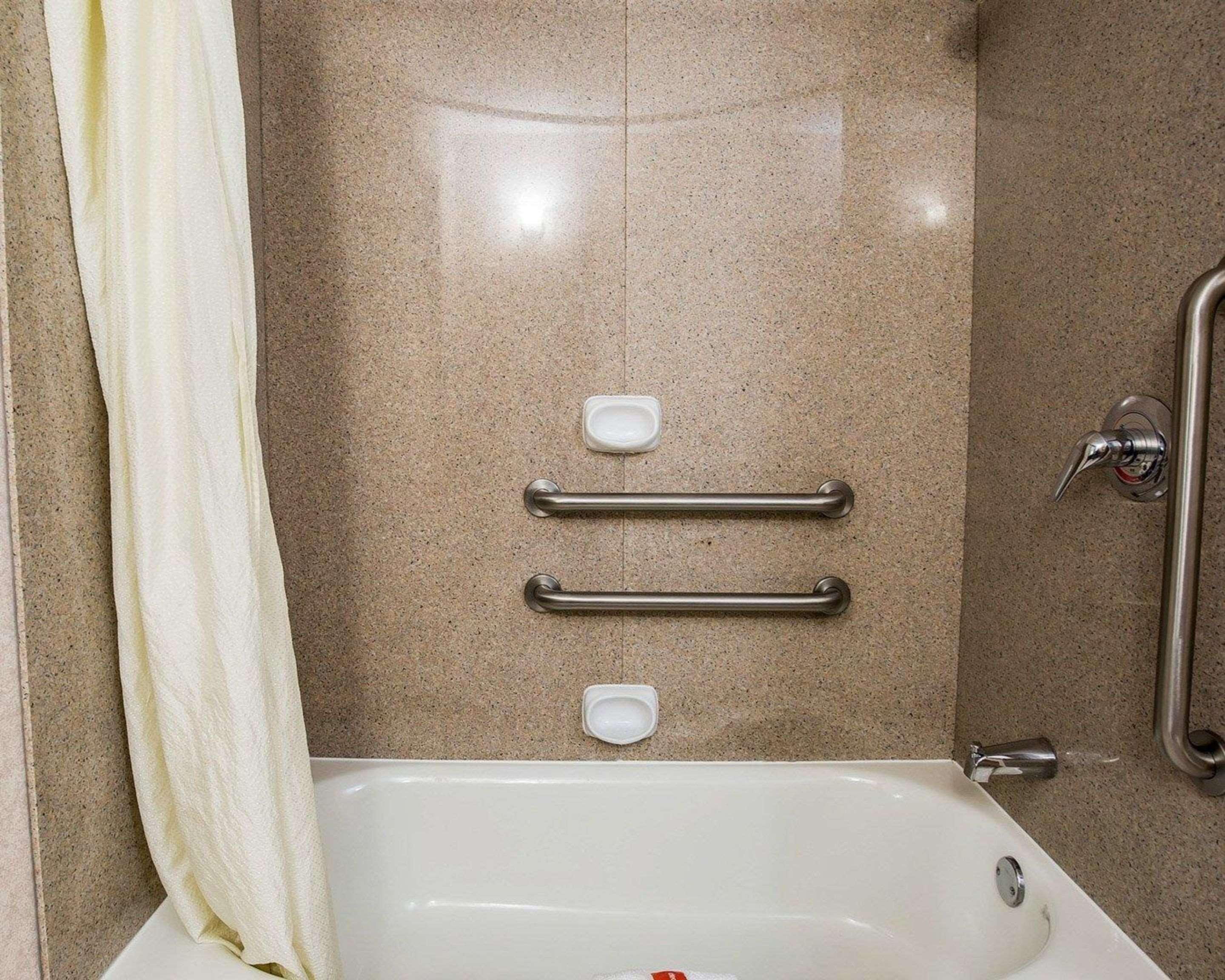 econo lodge inn and suites beaumont