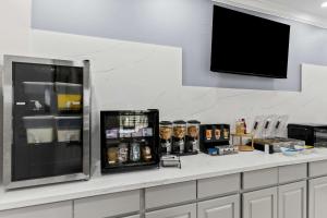 econo lodge inn and suites beaumont