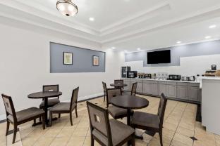 econo lodge inn and suites beaumont