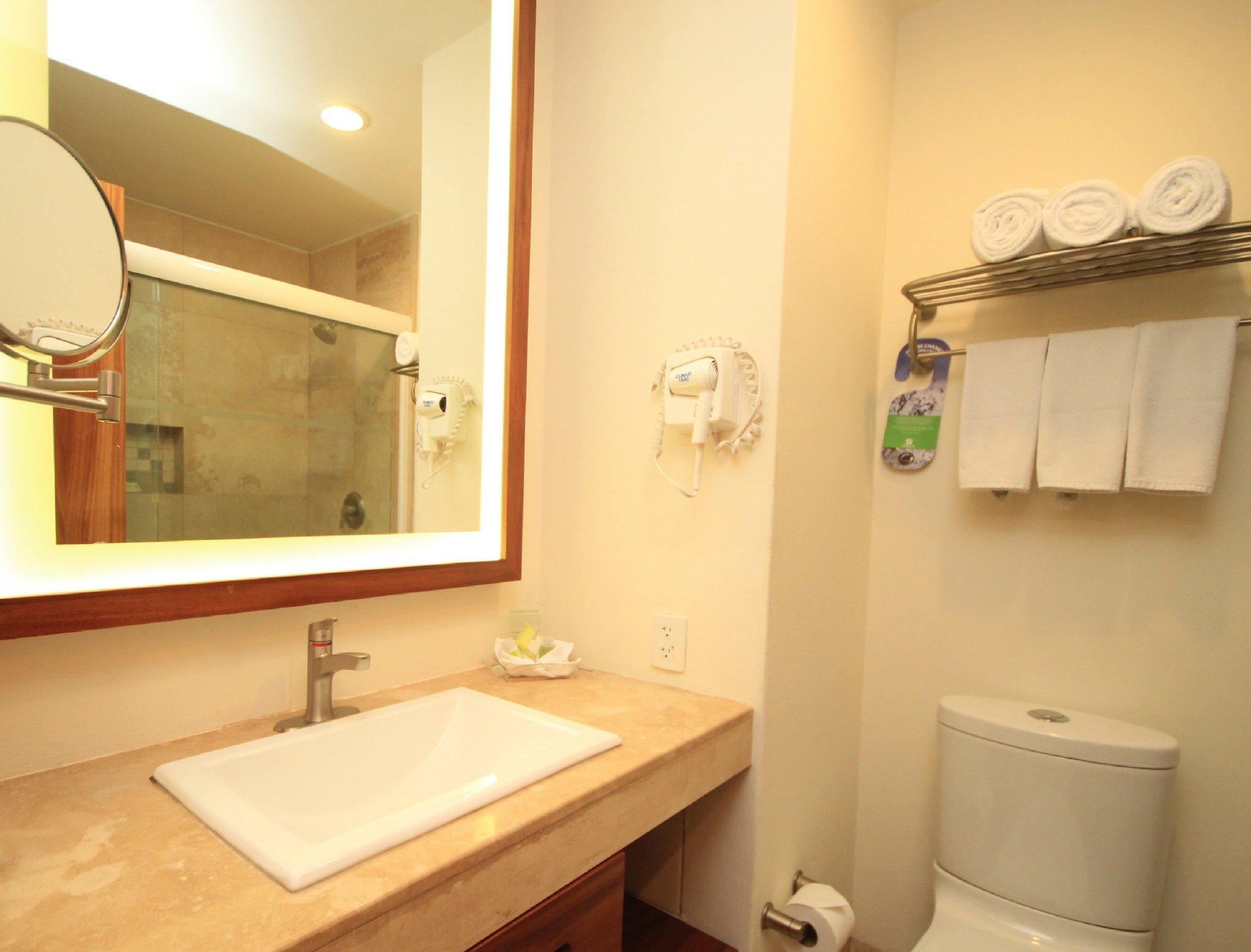 holiday inn huatulco by ihg