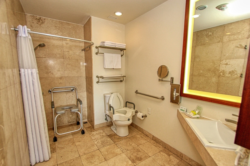 holiday inn huatulco by ihg