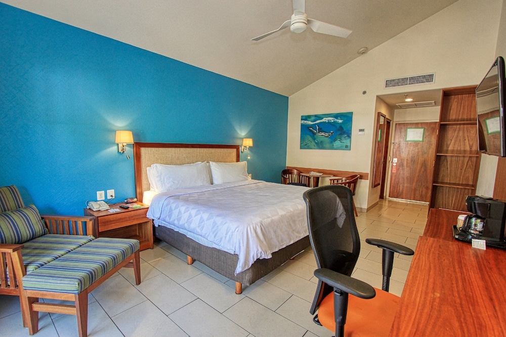 holiday inn huatulco by ihg