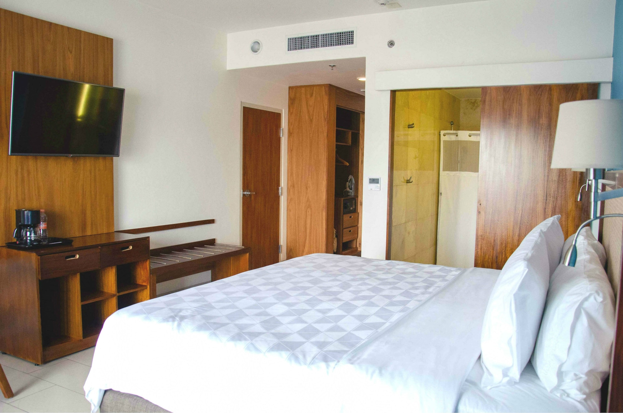 holiday inn huatulco by ihg