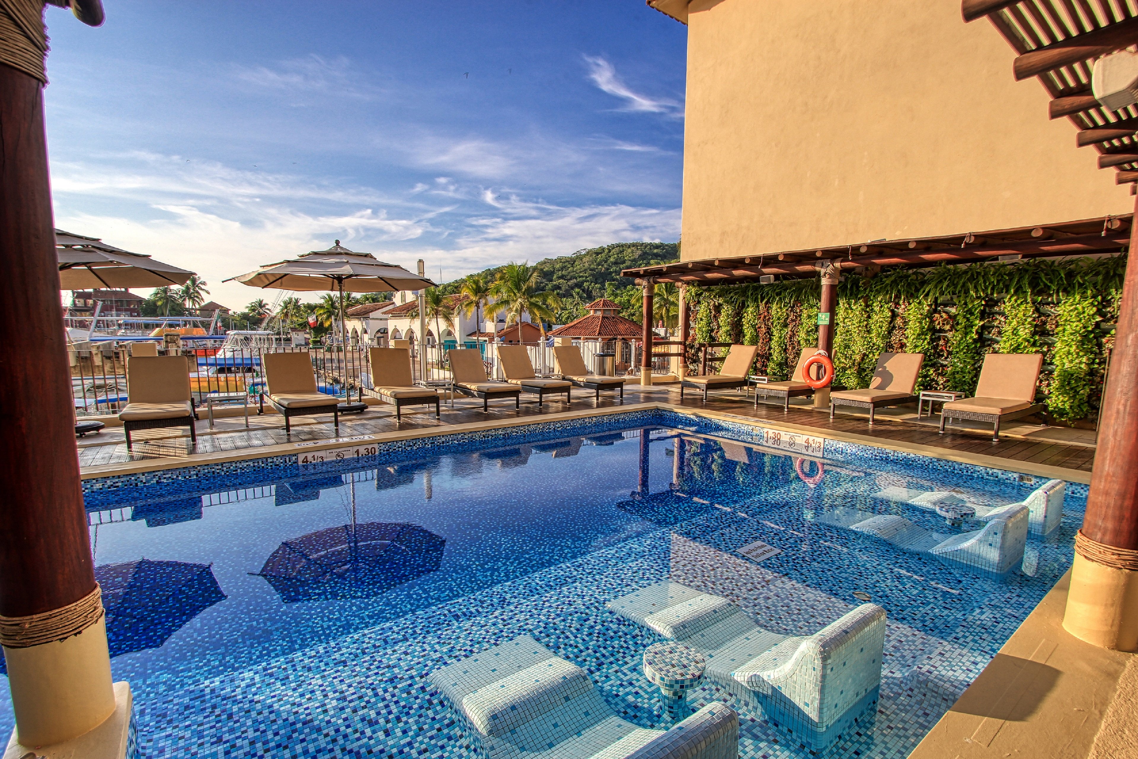 holiday inn huatulco by ihg