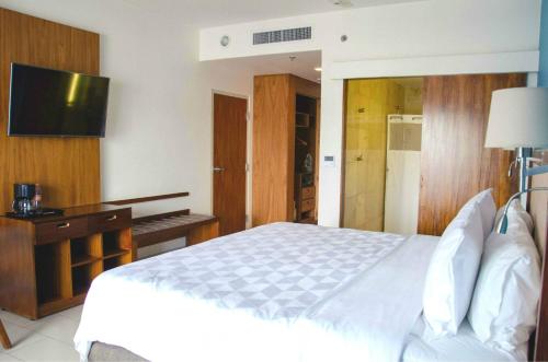 holiday inn huatulco by ihg