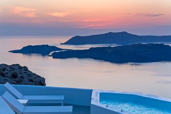 alti santorini suites adults only