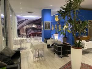 blue shades aparthotel