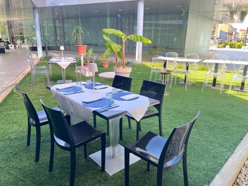 blue shades aparthotel