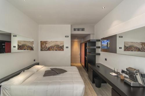 blue shades aparthotel