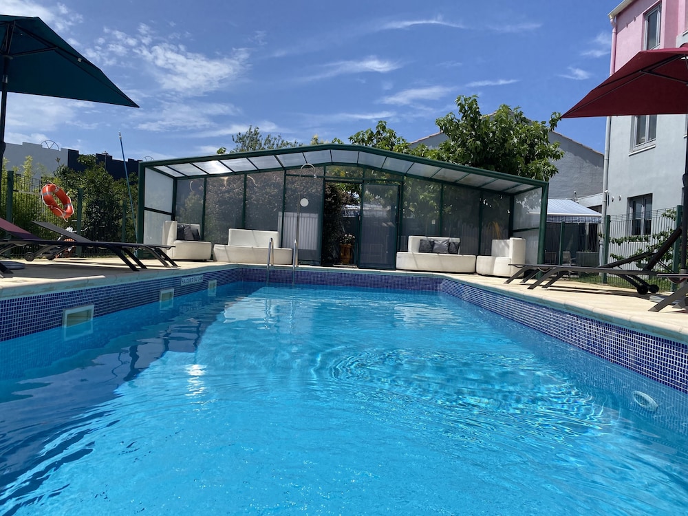 kyriad montpellier aeroport gare tgv sud de france