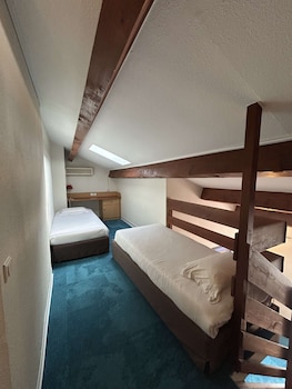 kyriad montpellier aeroport gare tgv sud de france