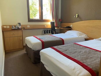 kyriad montpellier aeroport gare tgv sud de france