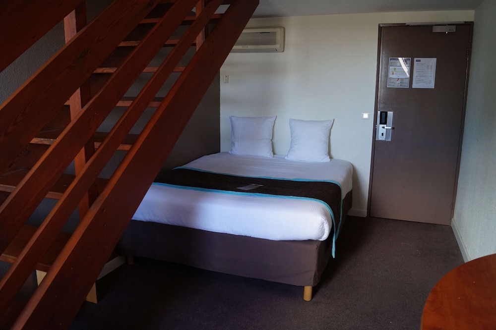 kyriad montpellier aeroport gare tgv sud de france