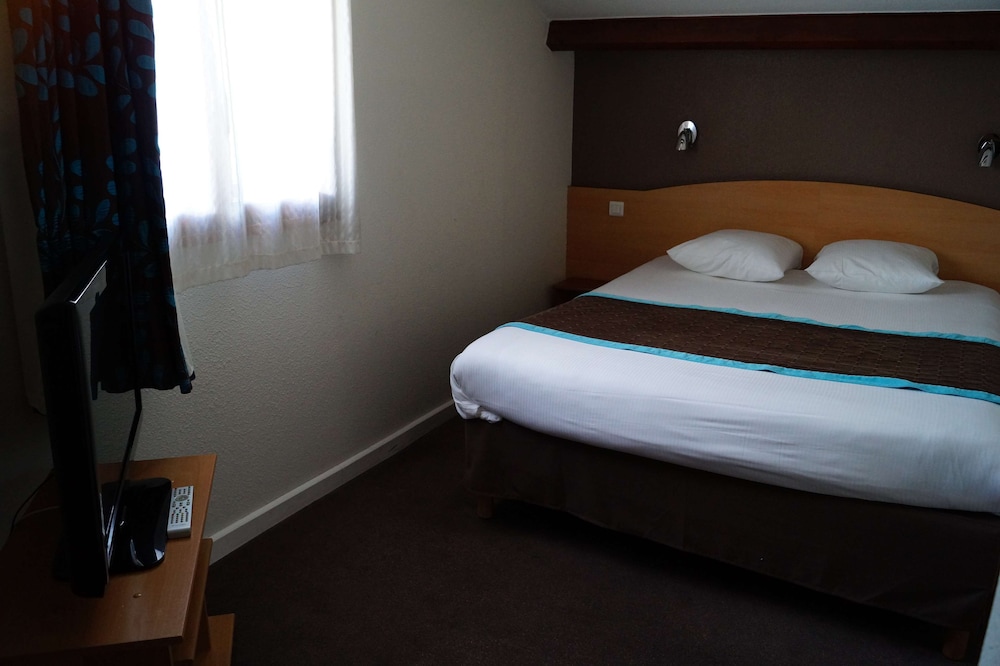 kyriad montpellier aeroport gare tgv sud de france