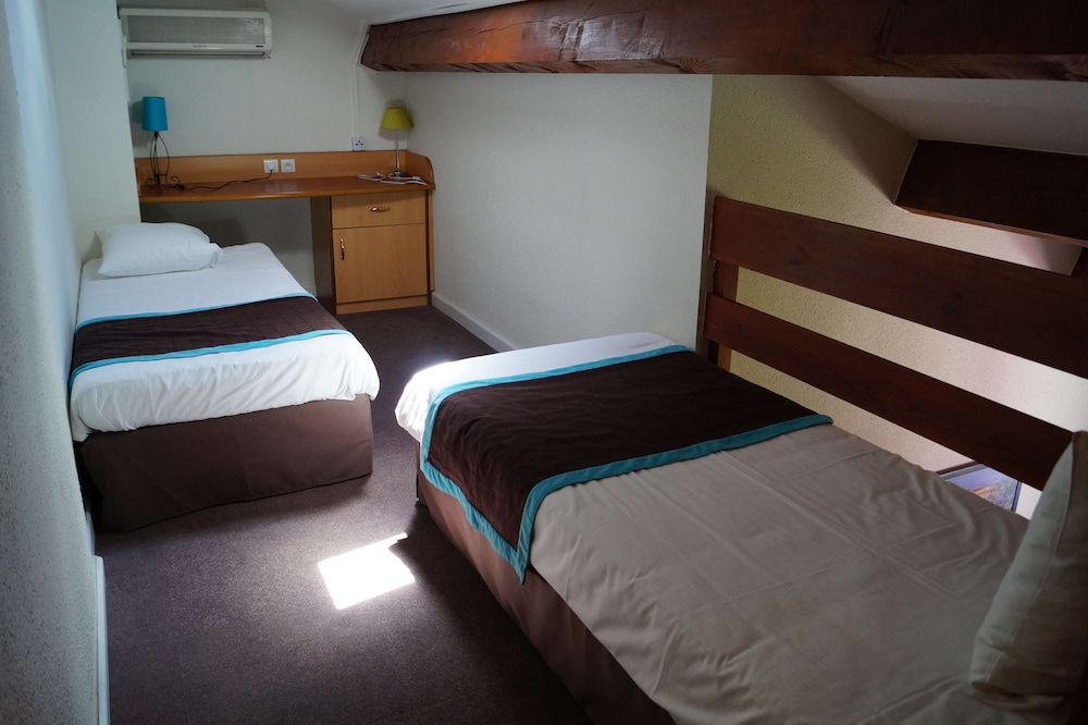 kyriad montpellier aeroport gare tgv sud de france