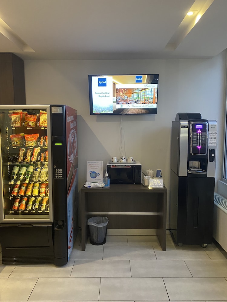 kyriad montpellier aeroport gare tgv sud de france