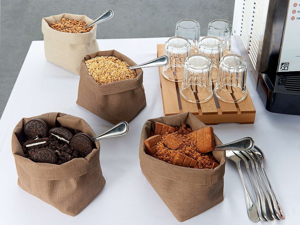 kyriad montpellier aeroport gare tgv sud de france