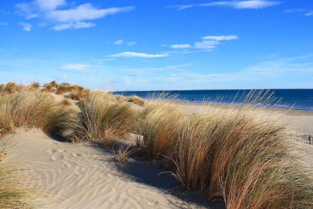 kyriad montpellier aeroport gare tgv sud de france