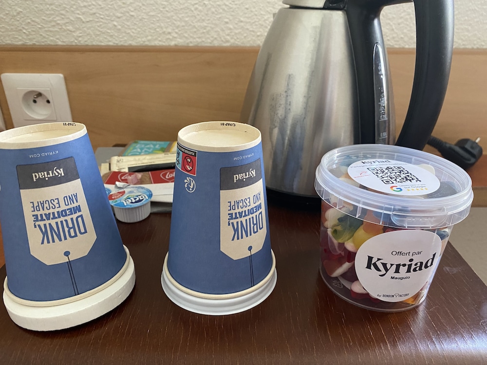 kyriad montpellier aeroport gare tgv sud de france