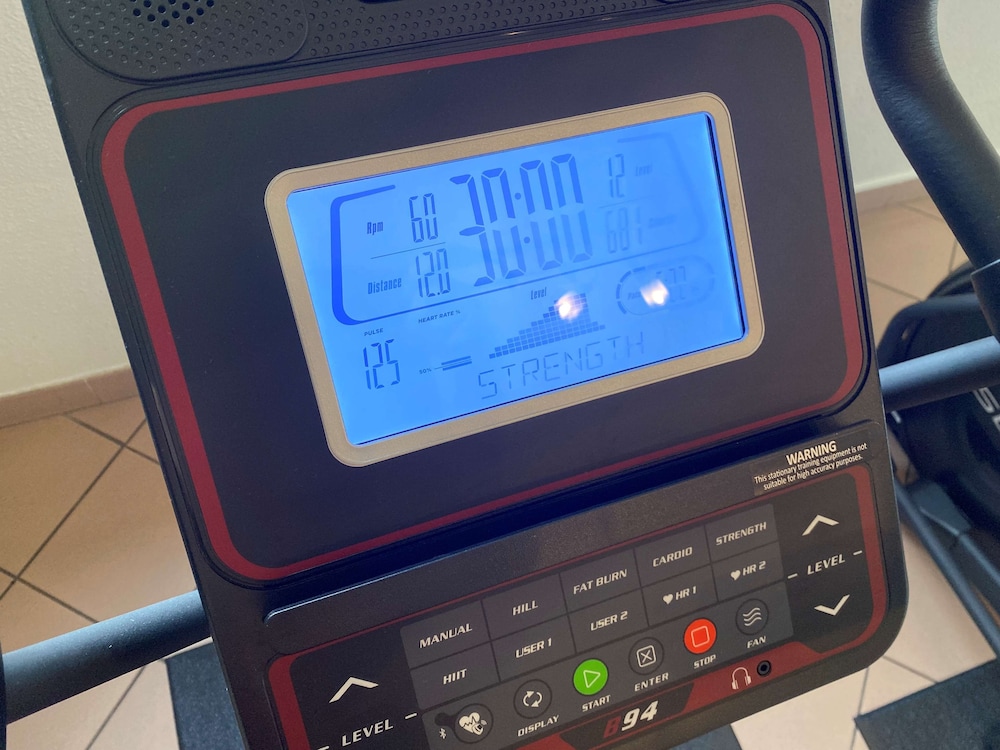 kyriad montpellier aeroport gare tgv sud de france