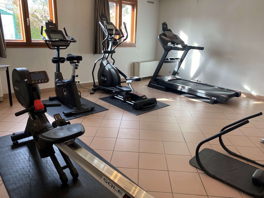 kyriad montpellier aeroport gare tgv sud de france