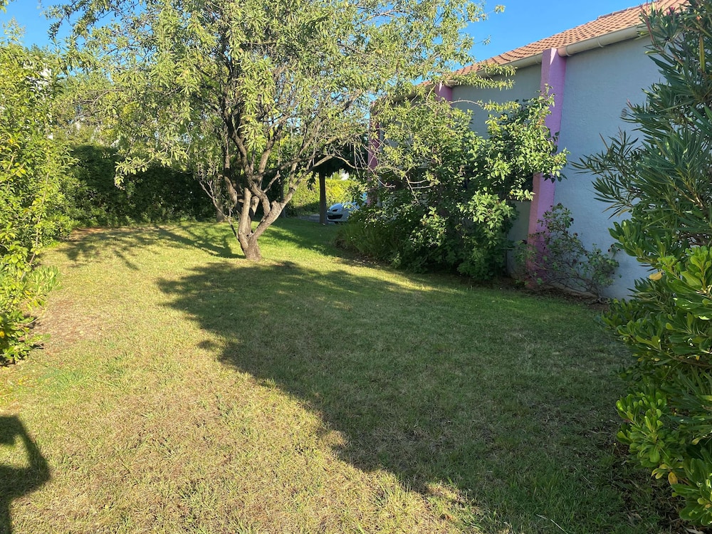 kyriad montpellier aeroport gare tgv sud de france