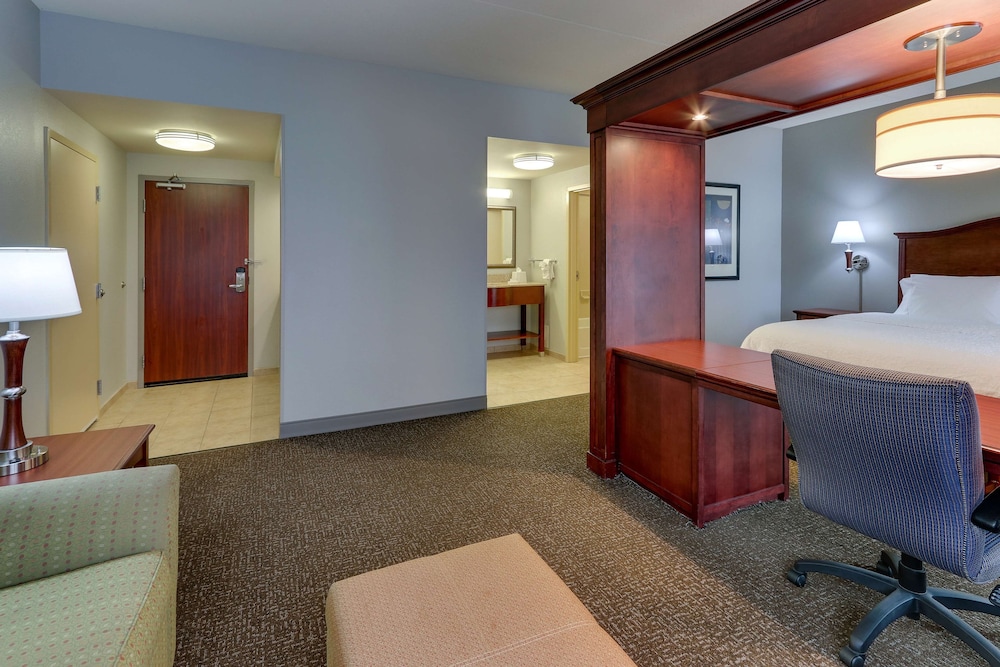 hampton inn and suites indianapolis airport