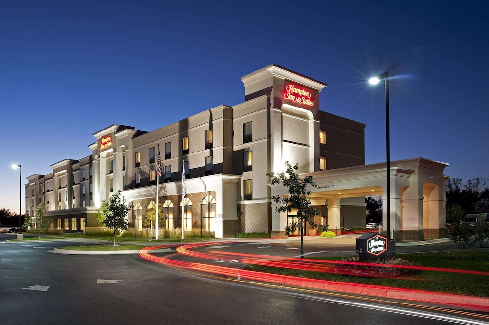 hampton inn and suites indianapolis airport