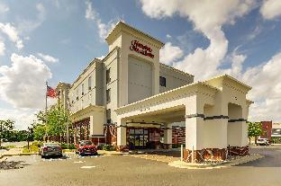 hampton inn and suites indianapolis airport