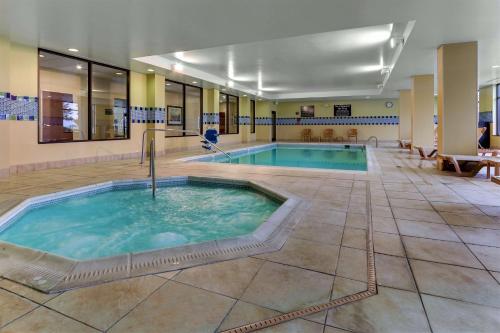 hampton inn and suites indianapolis airport