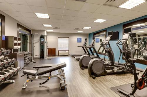 hampton inn and suites indianapolis airport
