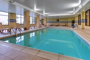 hampton inn and suites indianapolis airport
